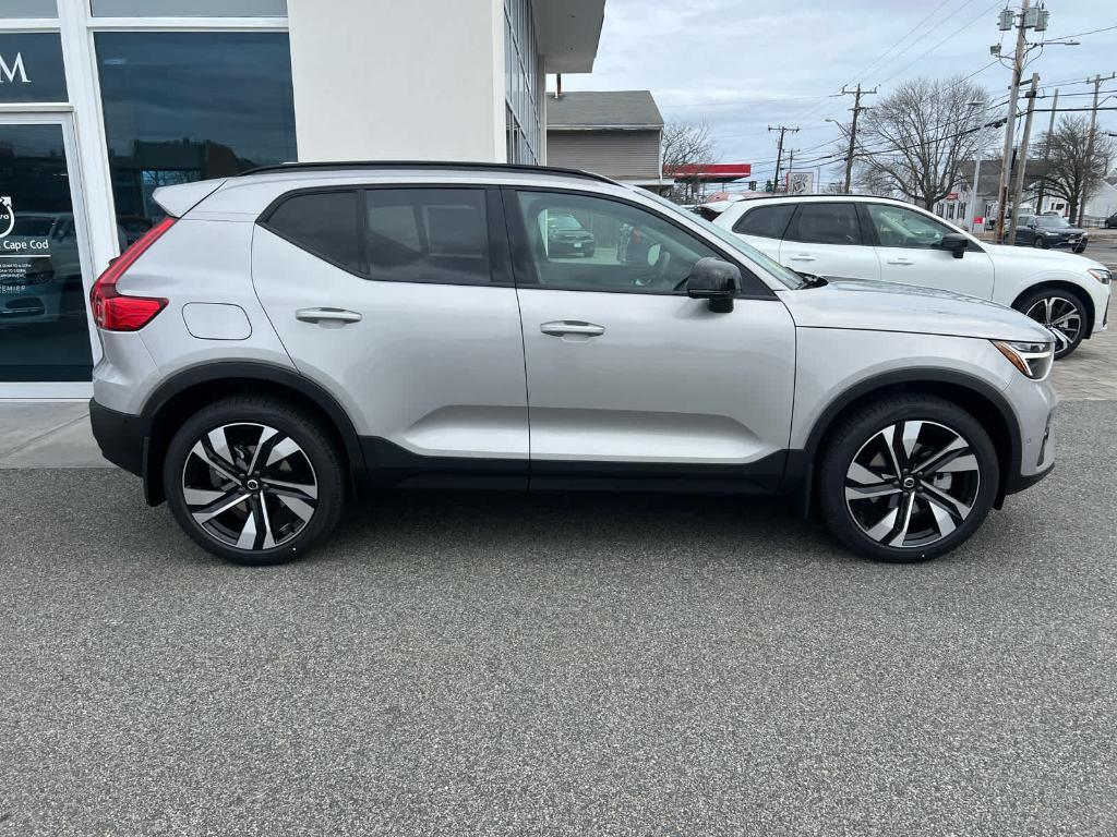 new 2025 Volvo XC40 car, priced at $52,015