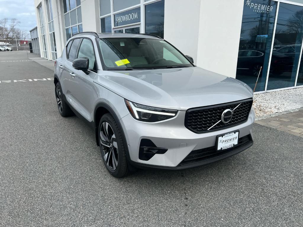 new 2025 Volvo XC40 car, priced at $52,015