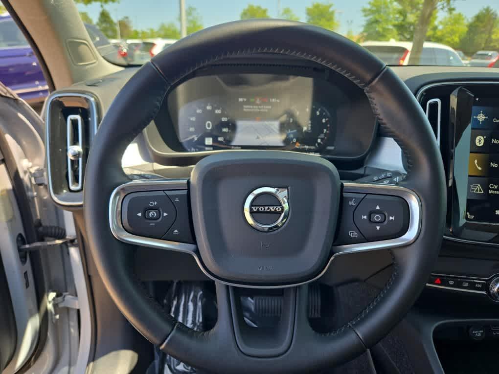 used 2020 Volvo XC40 car, priced at $27,900