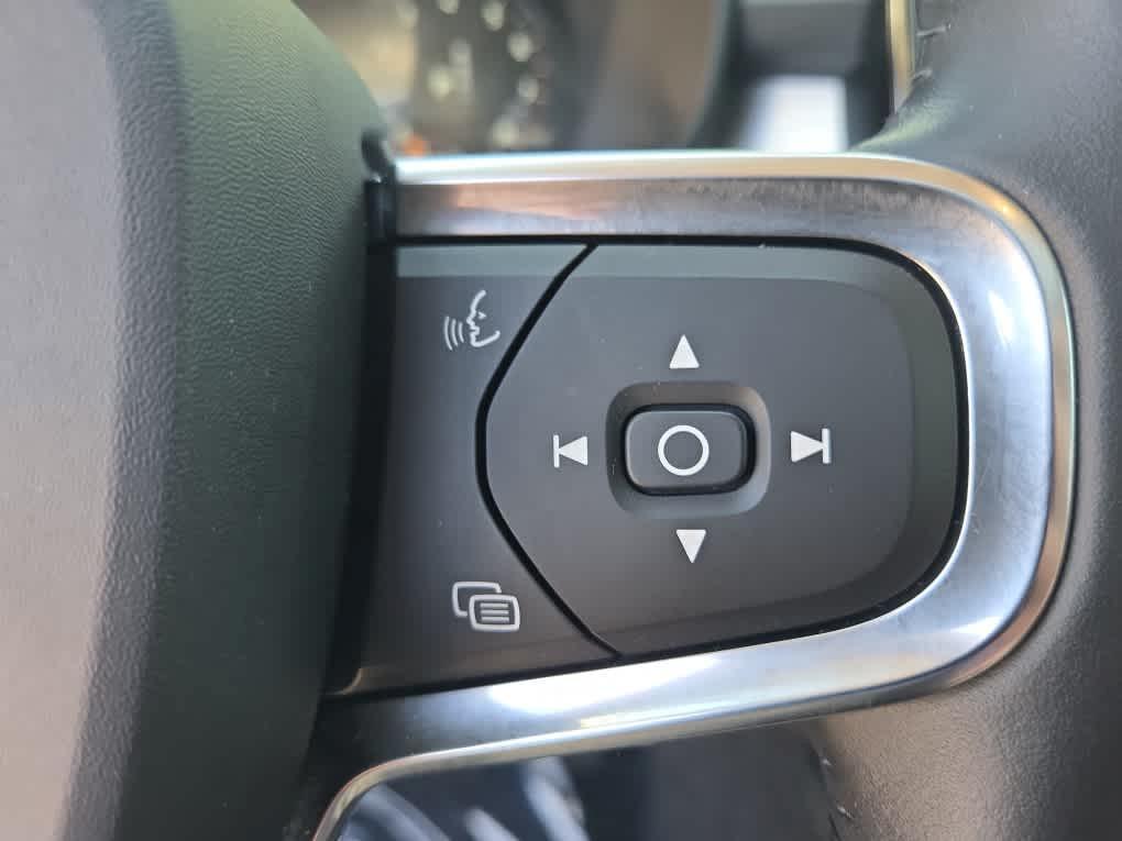 used 2020 Volvo XC40 car, priced at $27,900