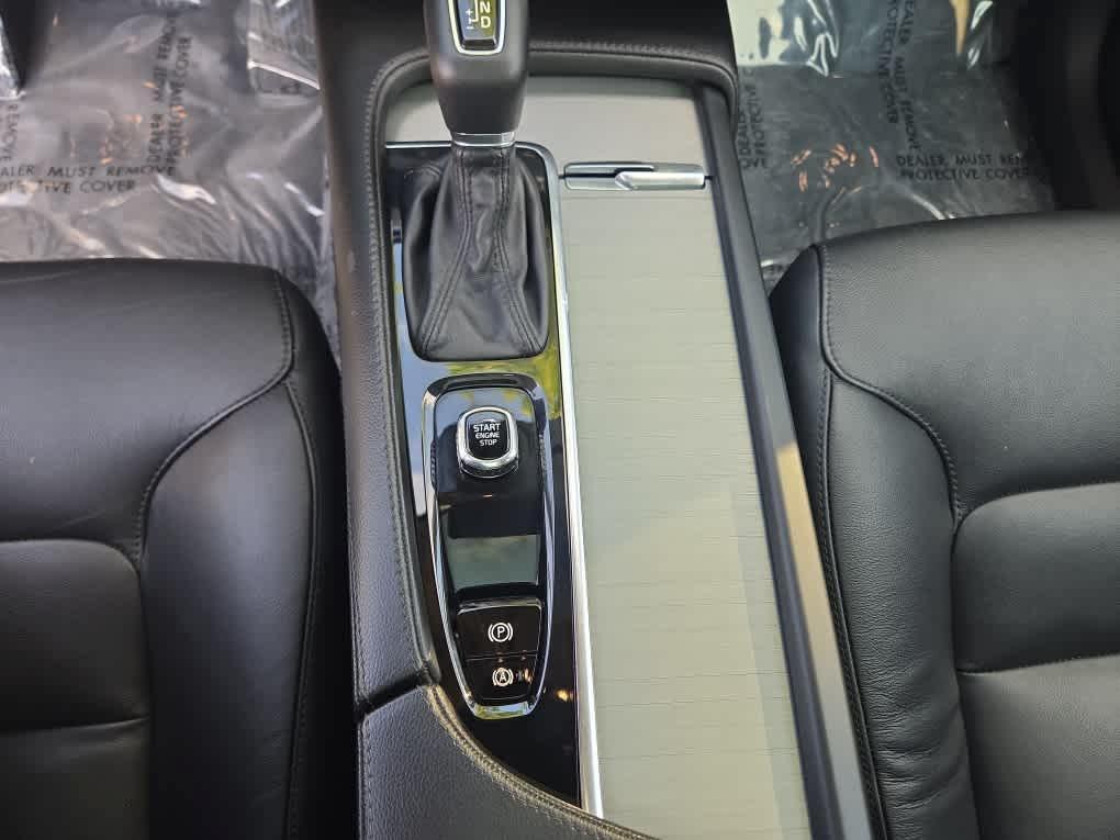 used 2022 Volvo XC90 car, priced at $41,500