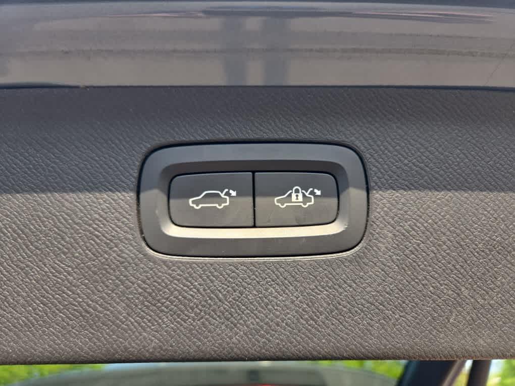 used 2022 Volvo XC90 car, priced at $41,500