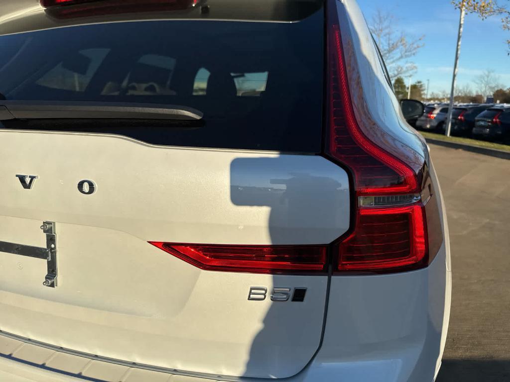 new 2025 Volvo XC60 car, priced at $51,075