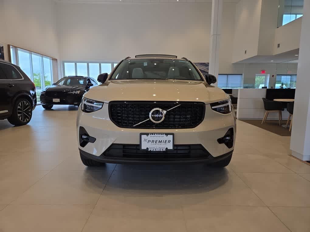 new 2025 Volvo XC40 car, priced at $51,060