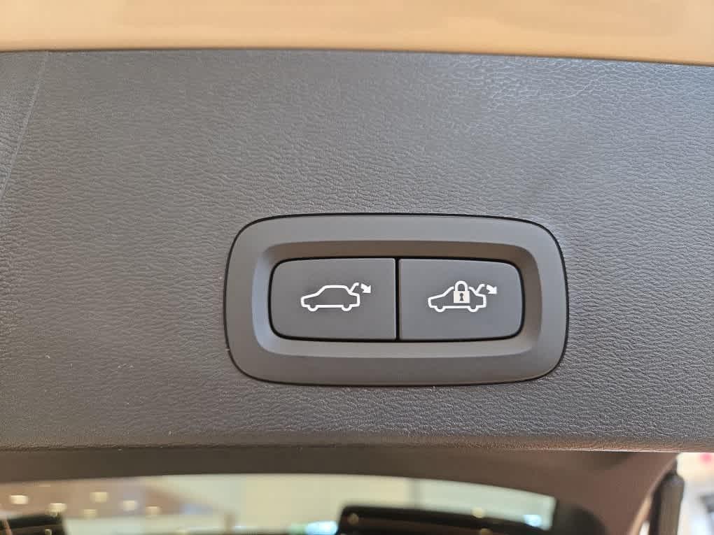 new 2025 Volvo XC40 car, priced at $51,060