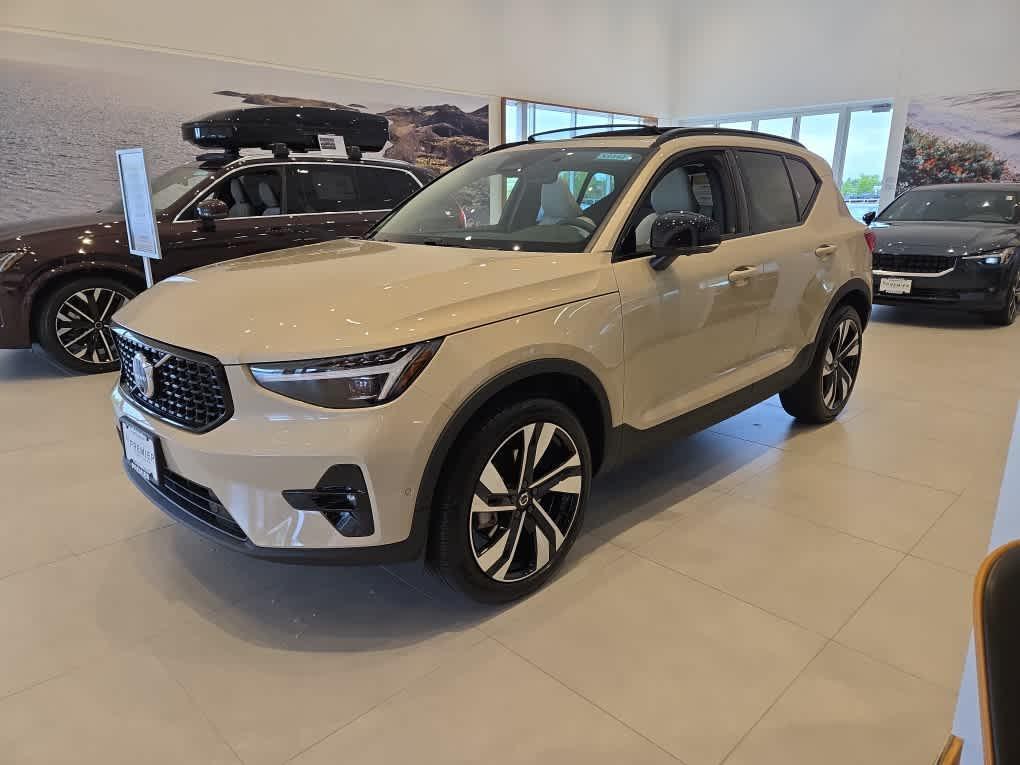 new 2025 Volvo XC40 car, priced at $51,060