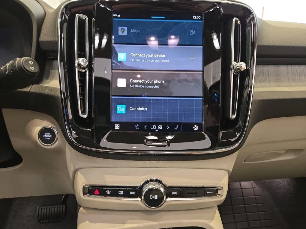 new 2025 Volvo XC40 car, priced at $51,060