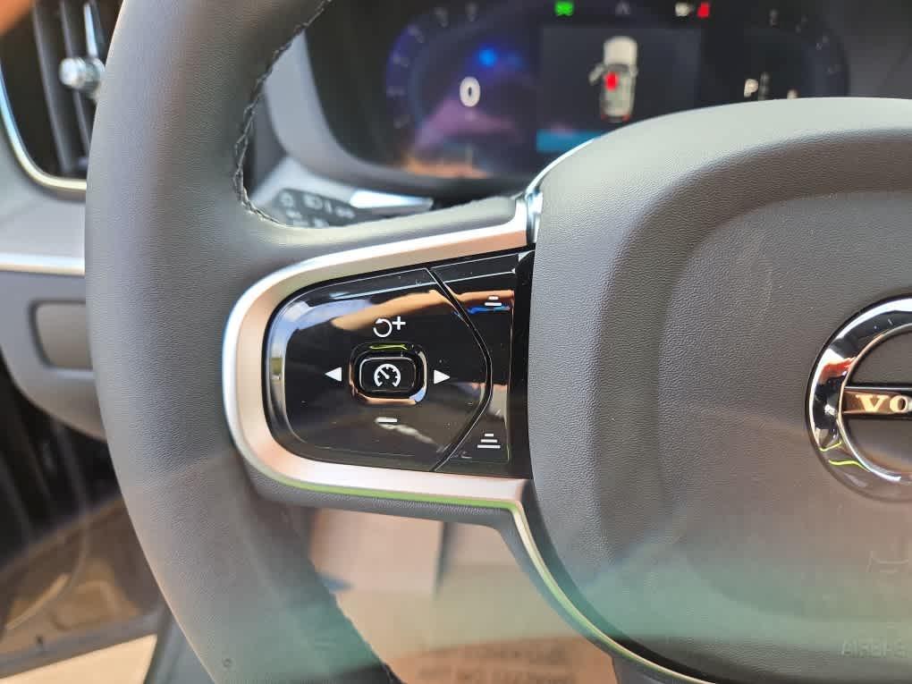 new 2025 Volvo XC60 car, priced at $67,695