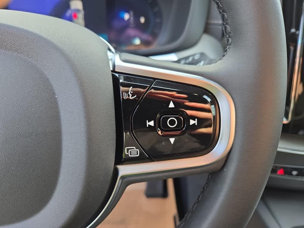 new 2025 Volvo XC60 car, priced at $67,695