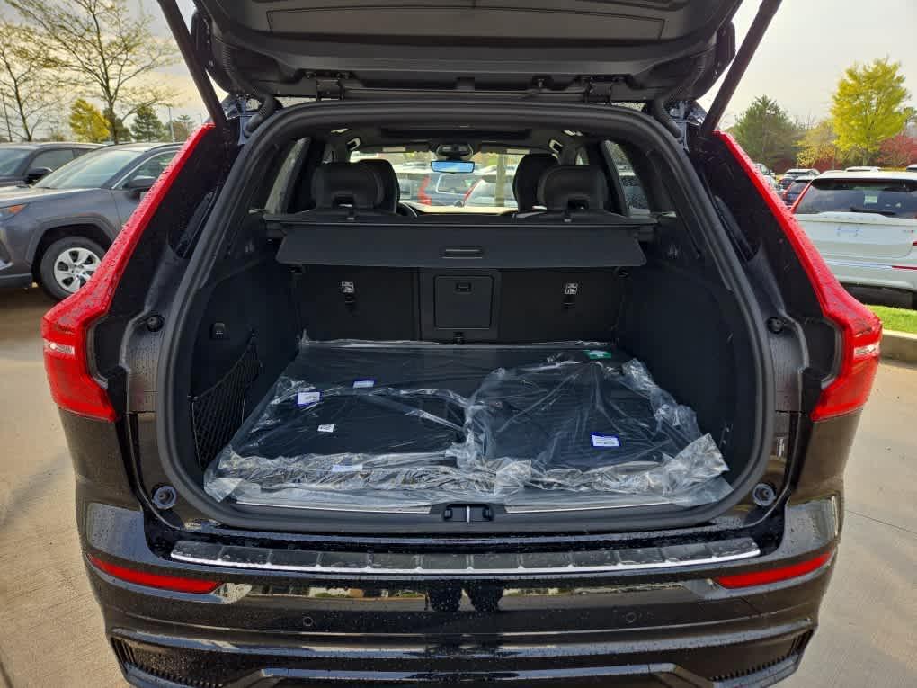 new 2025 Volvo XC60 car, priced at $67,695
