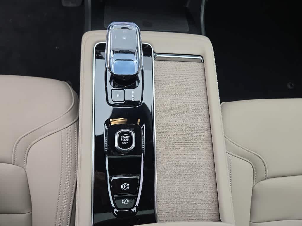 new 2025 Volvo XC90 car, priced at $69,155