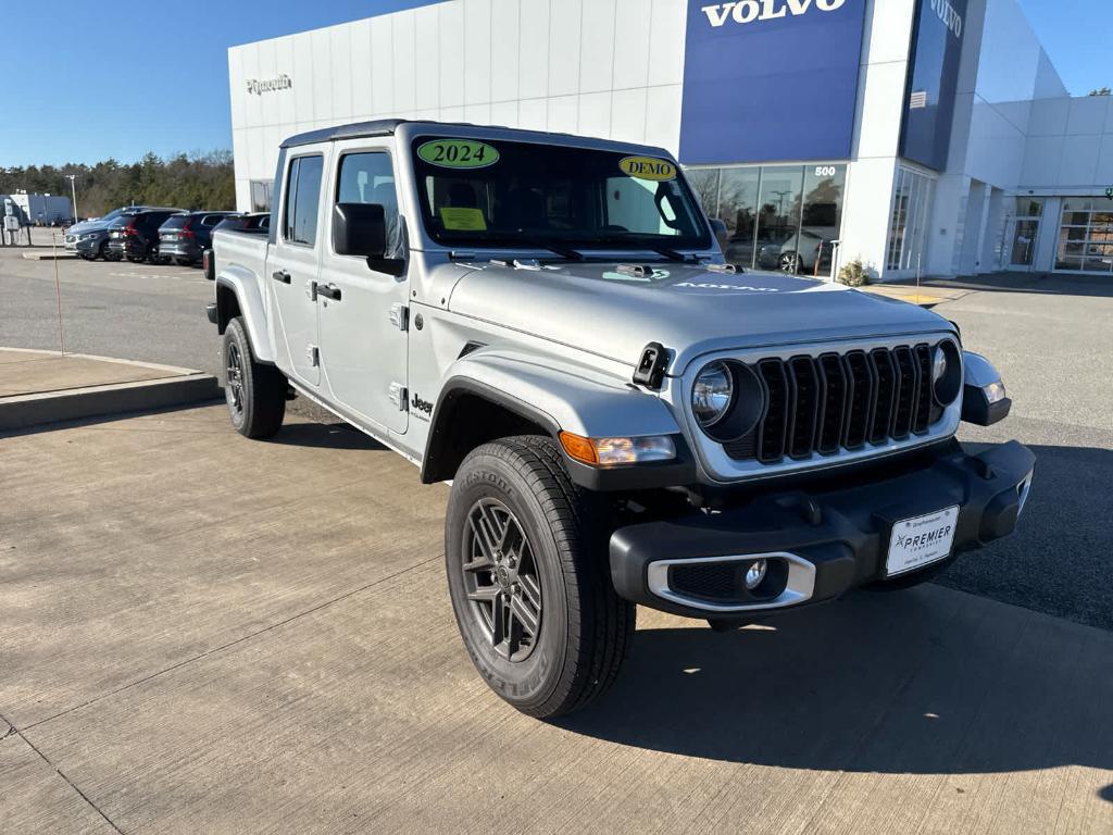 used 2024 Jeep Gladiator car, priced at $40,900