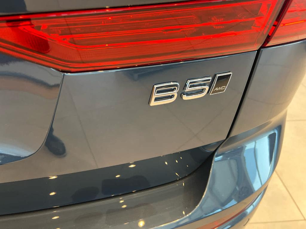 new 2025 Volvo XC60 car