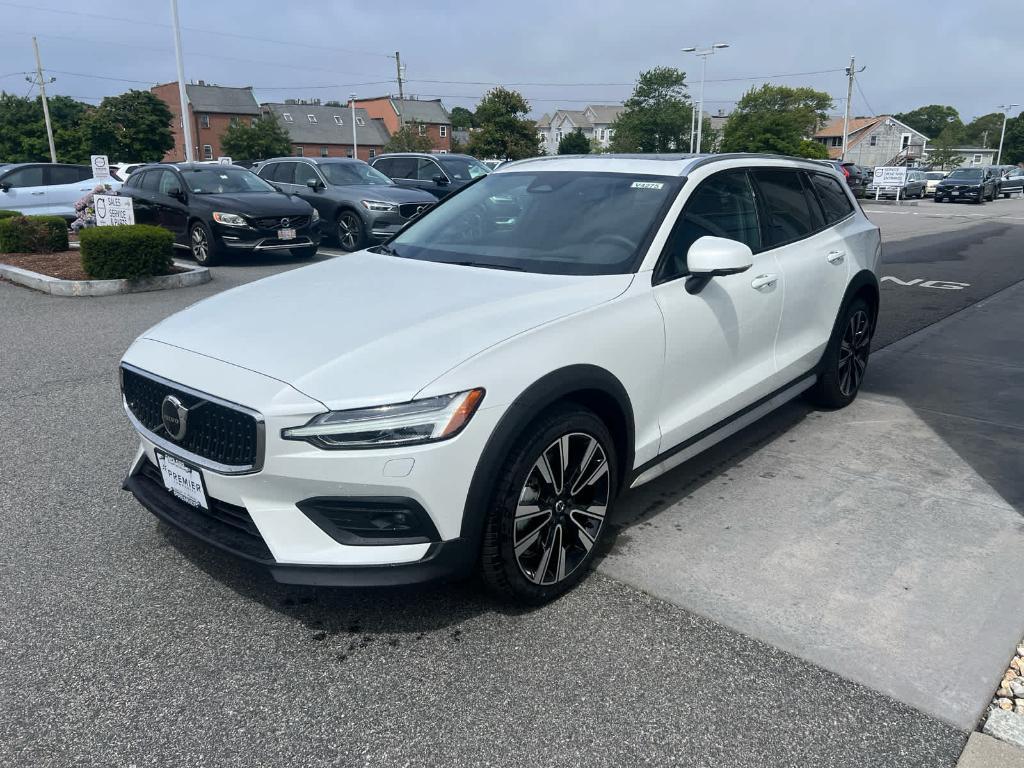new 2025 Volvo V60 Cross Country car, priced at $58,905