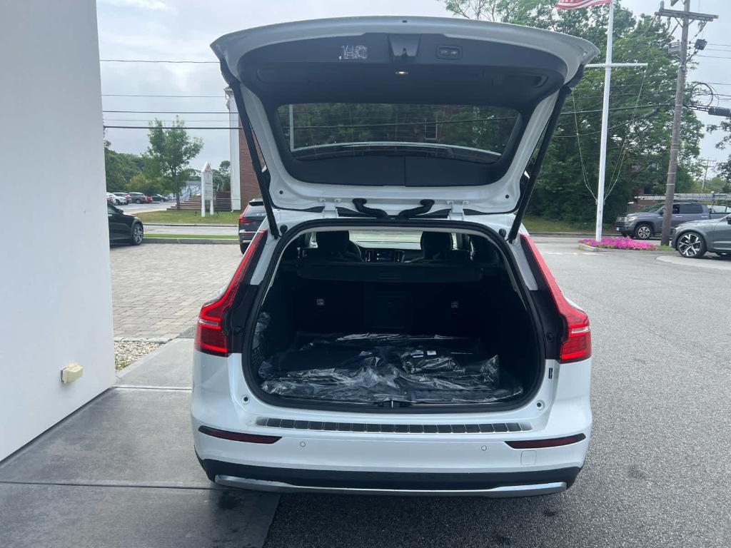 new 2025 Volvo V60 Cross Country car, priced at $58,905