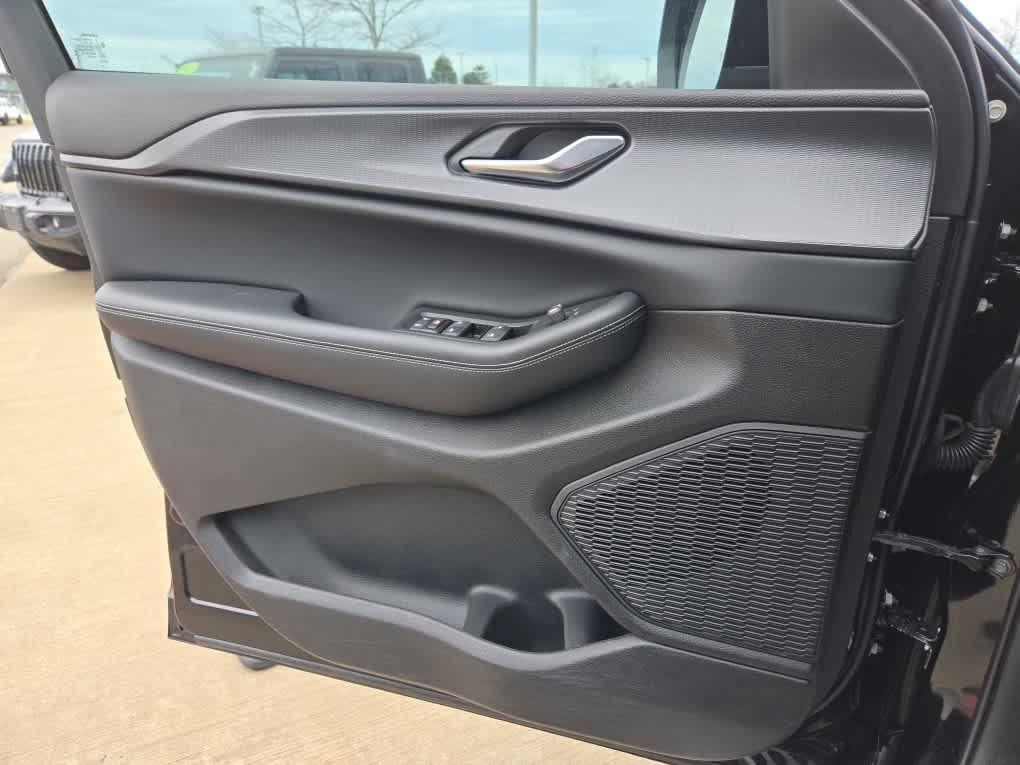 used 2024 Jeep Grand Cherokee car, priced at $35,900