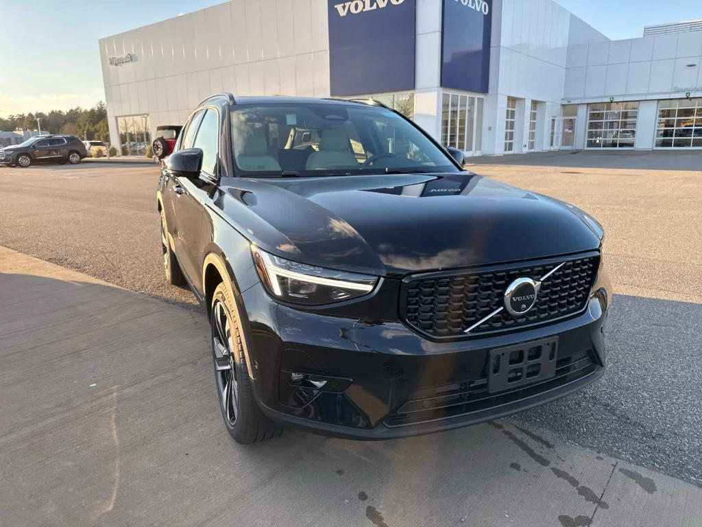 new 2025 Volvo XC40 car, priced at $52,215