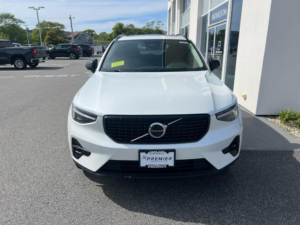 new 2025 Volvo XC40 car, priced at $48,335