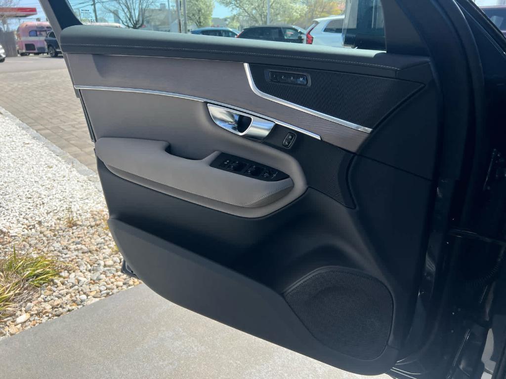 new 2025 Volvo XC90 car, priced at $60,545