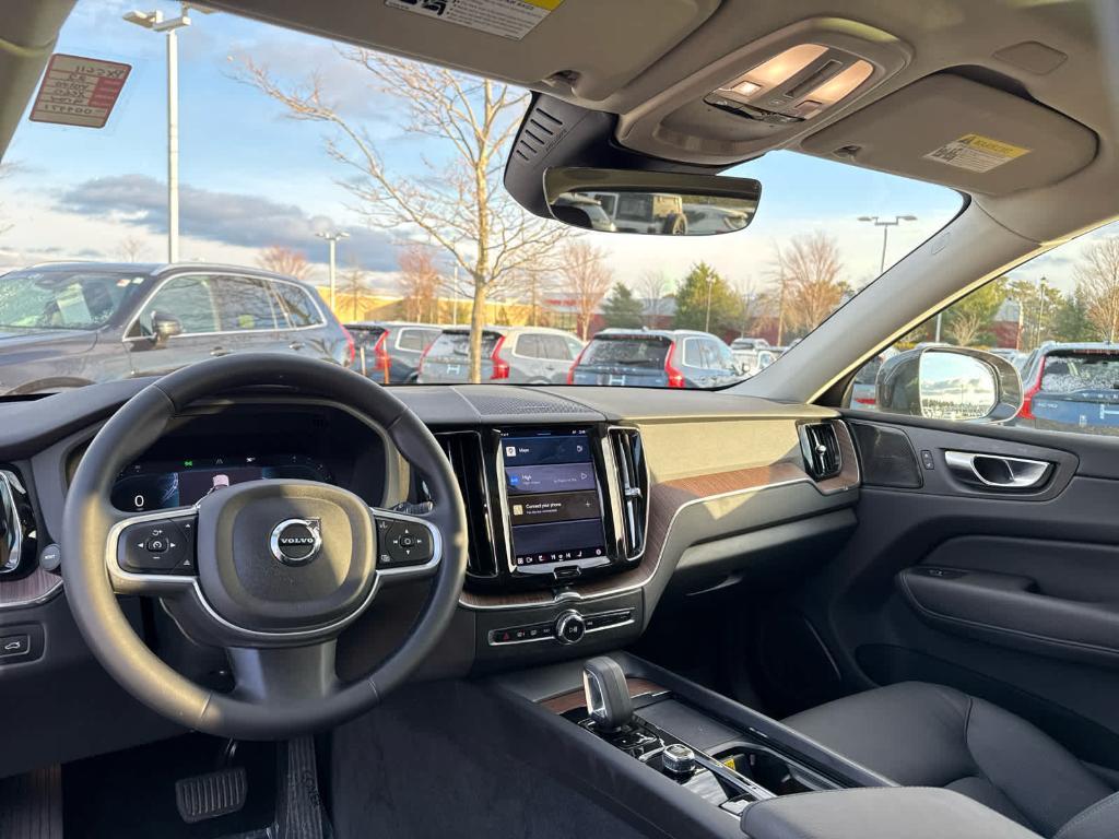 used 2022 Volvo XC60 car, priced at $34,400