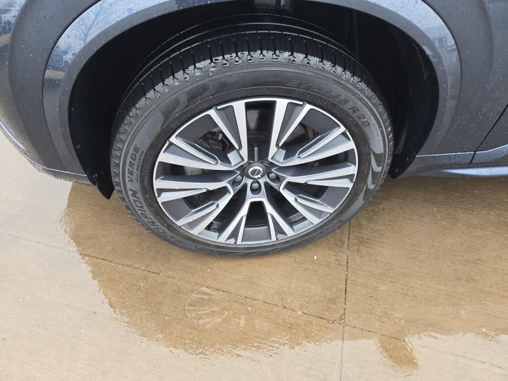 used 2022 Volvo XC90 car, priced at $40,900