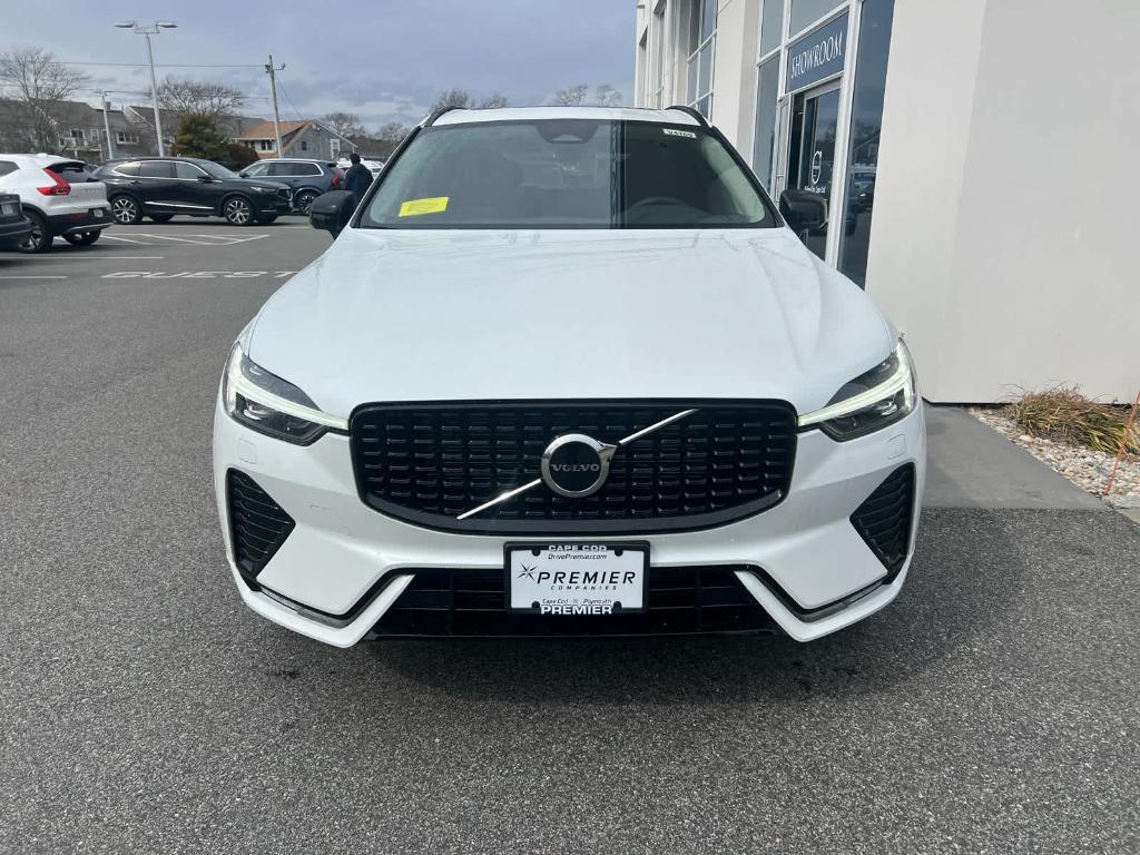 new 2025 Volvo XC60 car, priced at $51,450