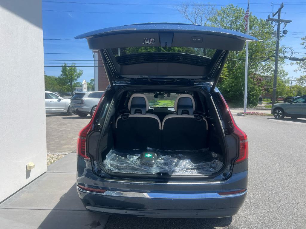 new 2025 Volvo XC90 car, priced at $61,045