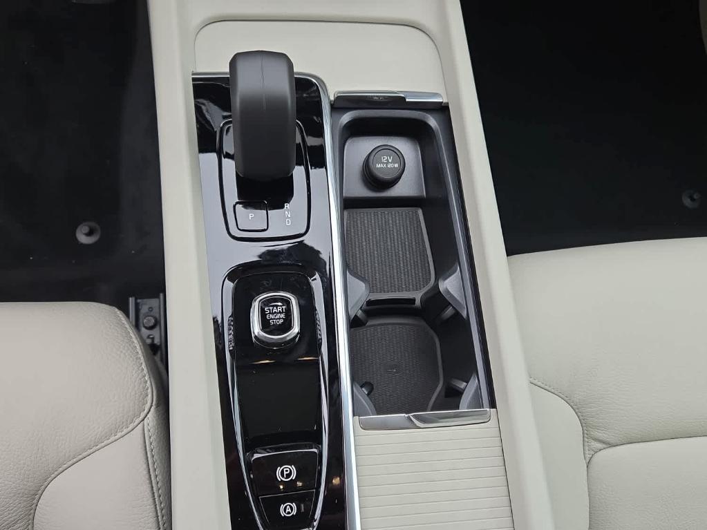 new 2025 Volvo XC60 car, priced at $51,450