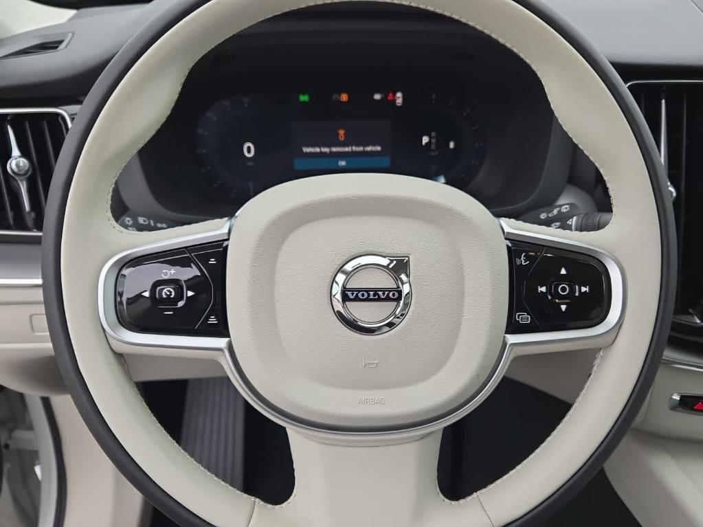 new 2025 Volvo XC60 car, priced at $51,450