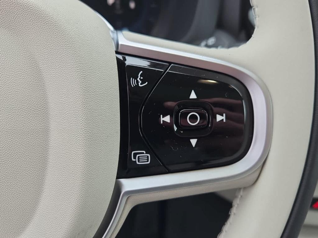 new 2025 Volvo XC60 car, priced at $51,450