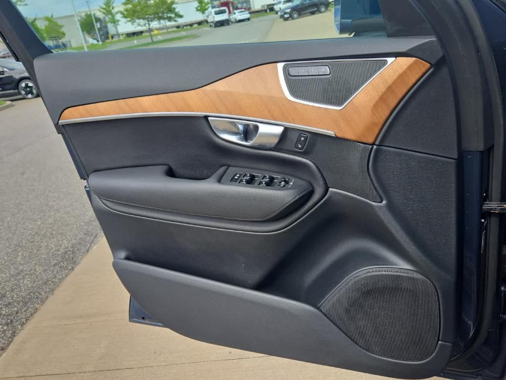 used 2022 Volvo XC90 car, priced at $40,700