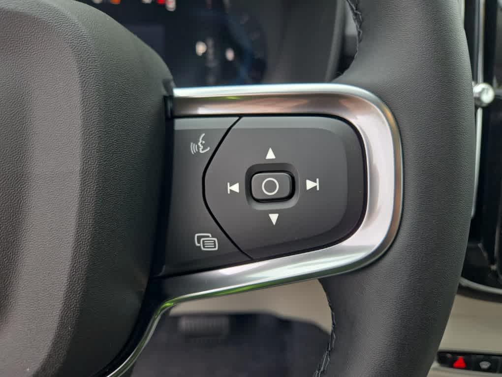 new 2025 Volvo XC40 car, priced at $49,585