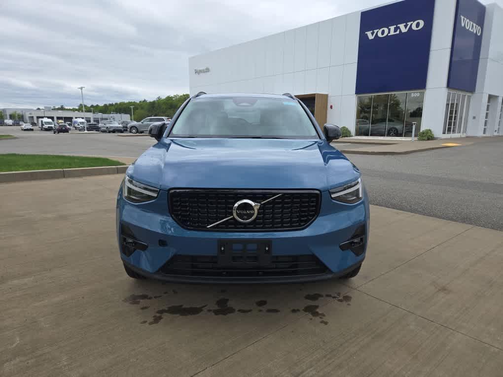 new 2025 Volvo XC40 car, priced at $49,585