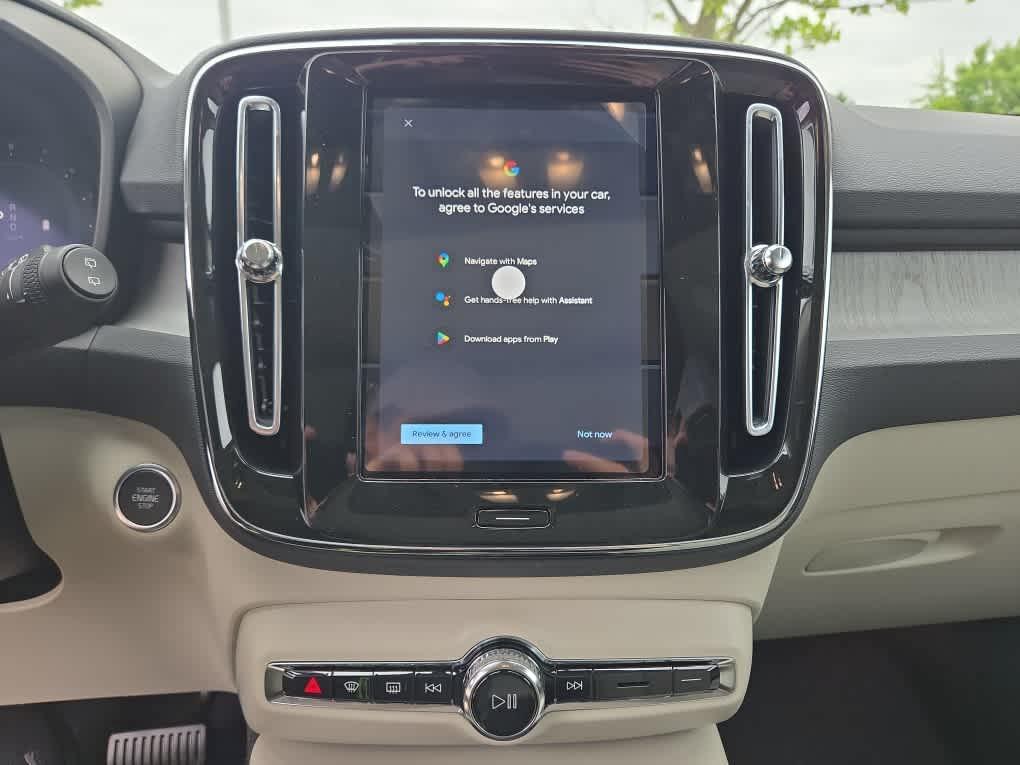 new 2025 Volvo XC40 car, priced at $49,585