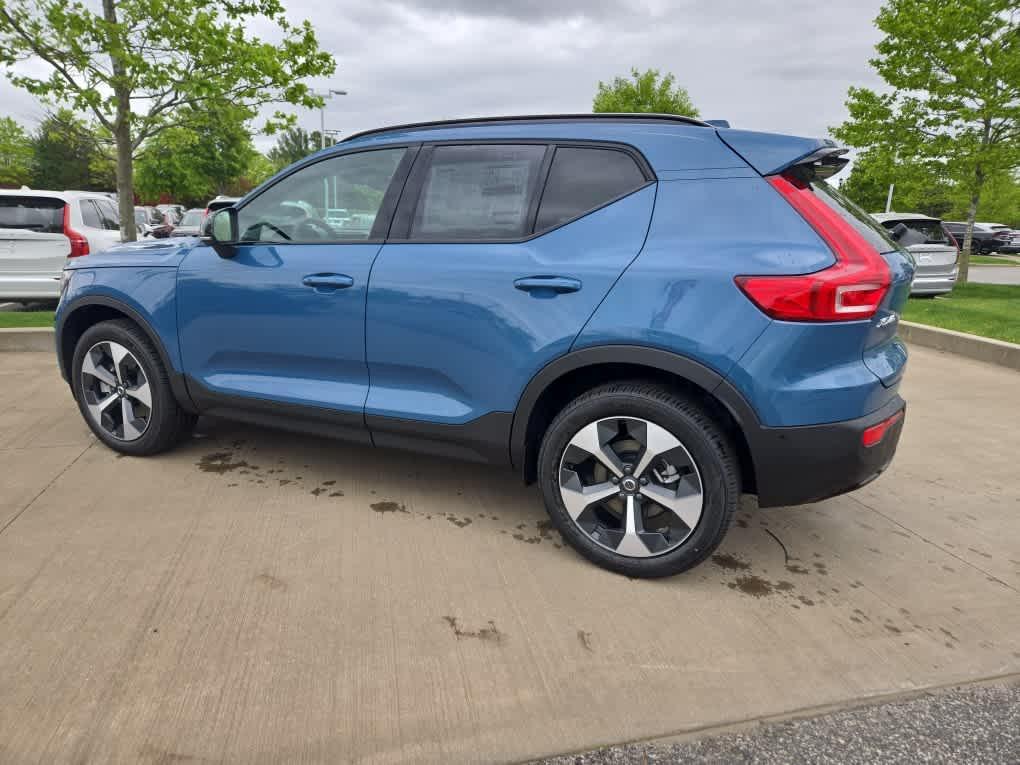 new 2025 Volvo XC40 car, priced at $49,585