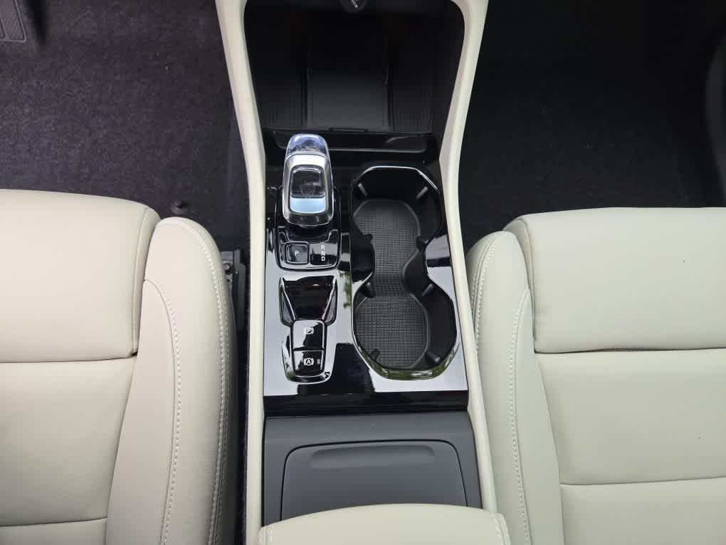 new 2025 Volvo XC40 car, priced at $49,585