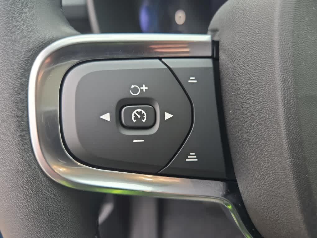 new 2025 Volvo XC40 car, priced at $49,585