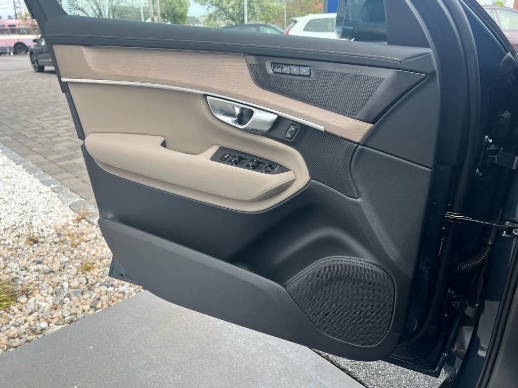 new 2025 Volvo XC90 car, priced at $68,245