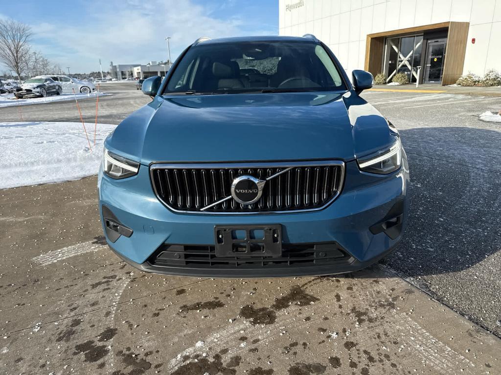 used 2023 Volvo XC40 car, priced at $32,400