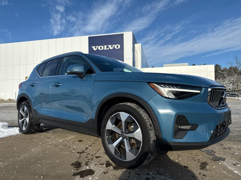 used 2023 Volvo XC40 car, priced at $32,400