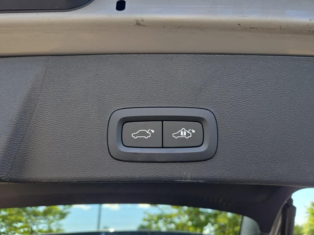 used 2023 Volvo XC40 Recharge Pure Electric car, priced at $29,600