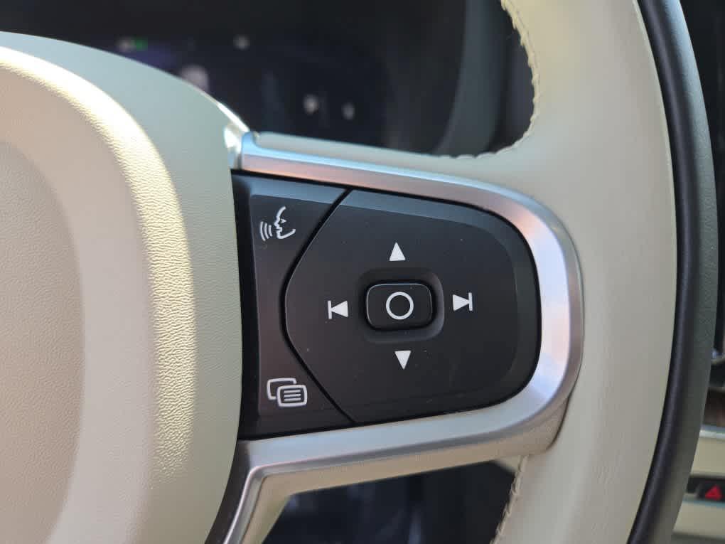 used 2022 Volvo XC60 car, priced at $34,600