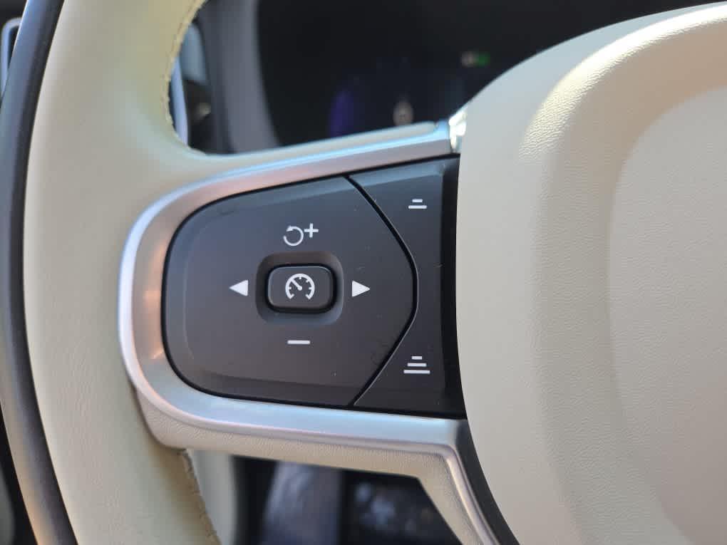 used 2022 Volvo XC60 car, priced at $34,600