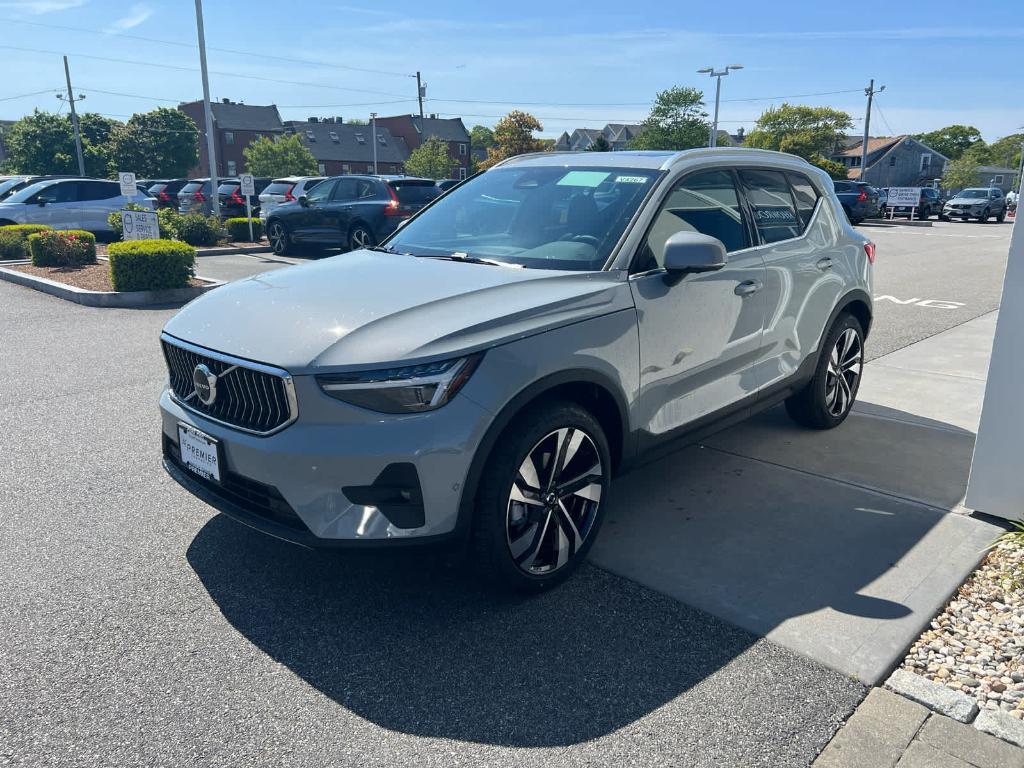 new 2025 Volvo XC40 car, priced at $51,060