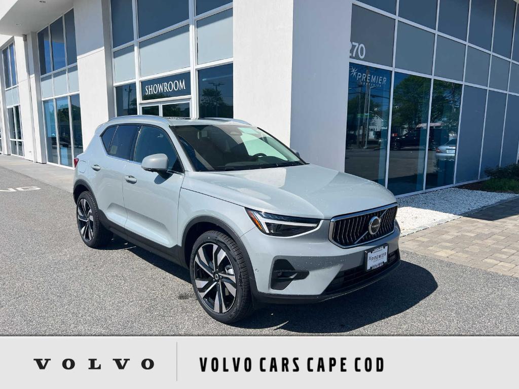 new 2025 Volvo XC40 car, priced at $51,060