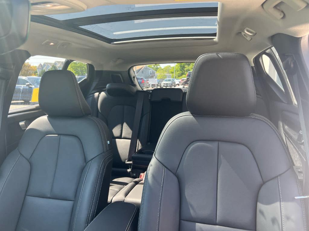 new 2025 Volvo XC40 car, priced at $51,060