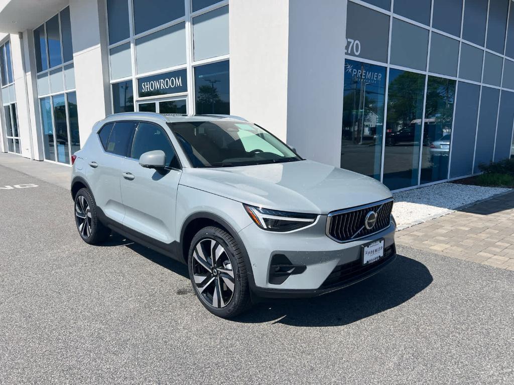 new 2025 Volvo XC40 car, priced at $51,060