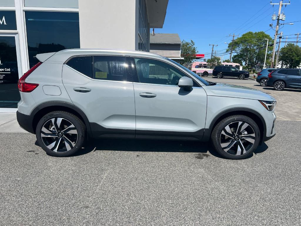 new 2025 Volvo XC40 car, priced at $51,060