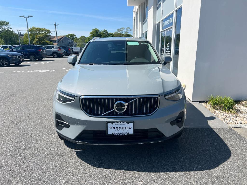 new 2025 Volvo XC40 car, priced at $51,060