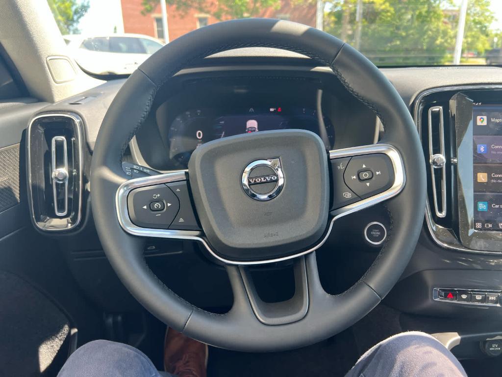new 2025 Volvo XC40 car, priced at $51,060